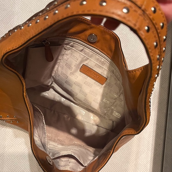 Michael Kors Astor Studded hobo bag (medium) - Picture 15 of 16